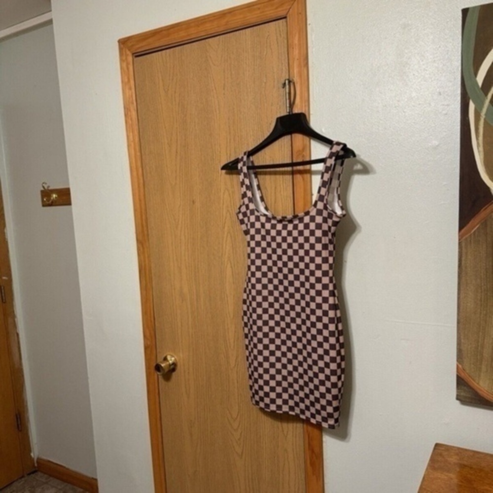 Pretty Little Thing NWT Size 6 w/Checkerboard Print Sleeveless Bodycon Dress